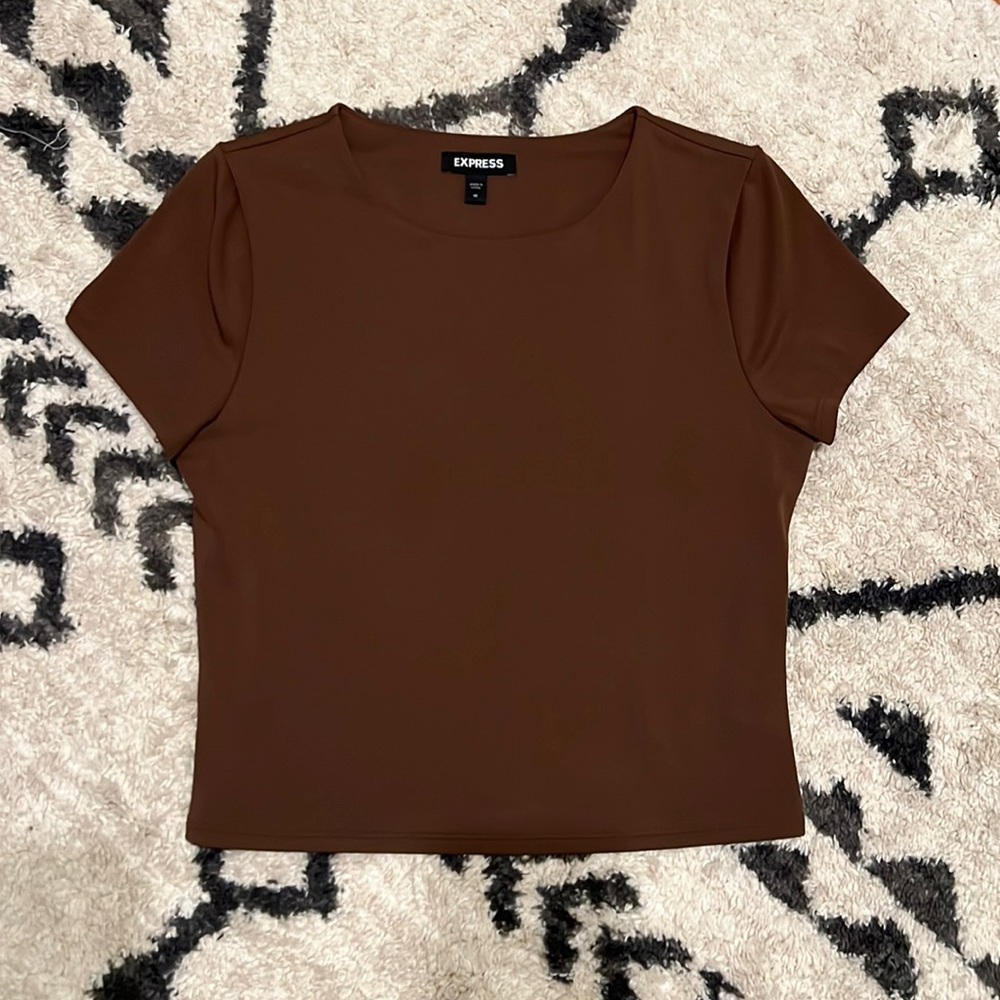 🌟EXPRESS Body Contour Double Layer Cropped Tee!